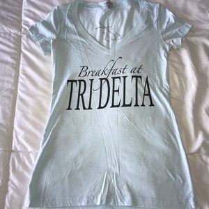 Tri delta v neck